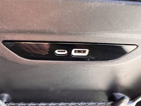 Used 2024 Chrysler Pacifica Touring-L image 17