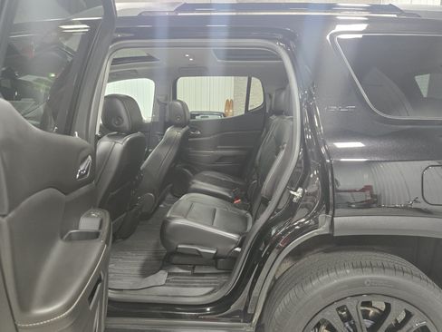 Certified 2023 GMC Acadia SLT w/ Elevation Edition AWD/4WD image 9