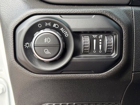 Used 2021 Jeep Gladiator Sport AWD/4WD image 18