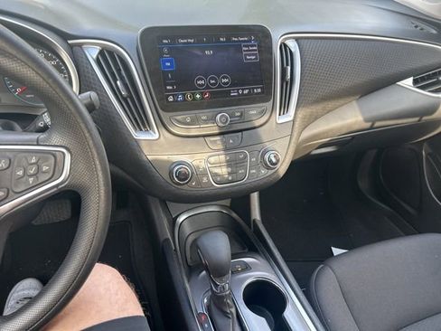 Used 2025 Chevrolet Malibu LT image 12