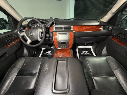 Used 2013 Chevrolet Avalanche LTZ AWD/4WD image 10