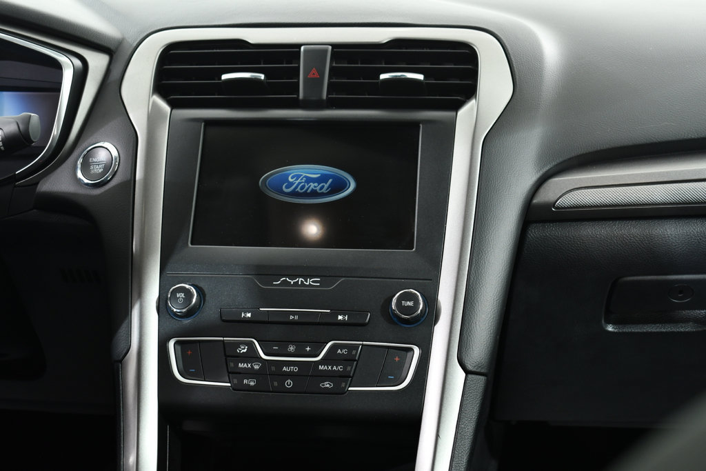 Used 2020 Ford Fusion SE FWD image 9