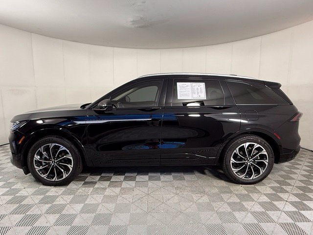 Used 2025 Lincoln Nautilus Reserve AWD/4WD image 3