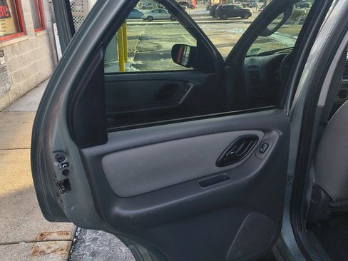 Used 2005 Ford Escape XLT image 19