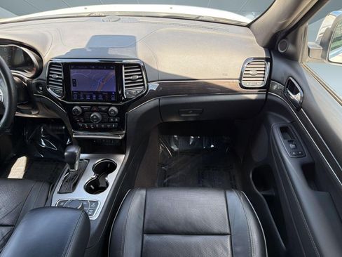 Used 2019 Jeep Grand Cherokee Overland AWD/4WD image 29