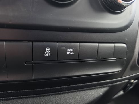 Used 2018 RAM 1500 Express AWD/4WD image 24