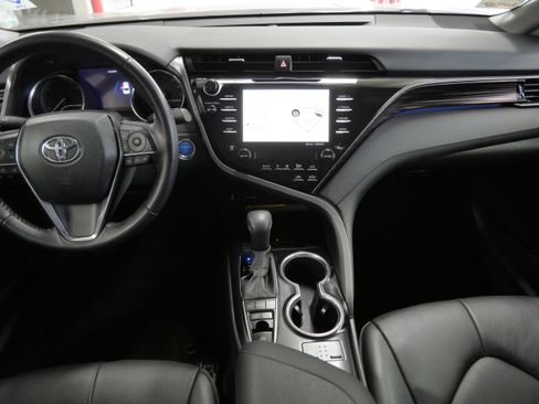 Certified 2020 Toyota Camry XLE image 11