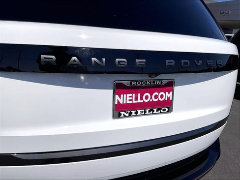 Used 2025 Land Rover Range Rover SE AWD/4WD image 11