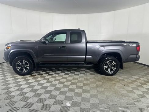 Used 2018 Toyota Tacoma TRD Sport w/ Technology Package AWD/4WD image 4