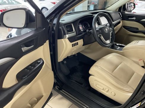 Used 2016 Toyota Highlander XLE image 9
