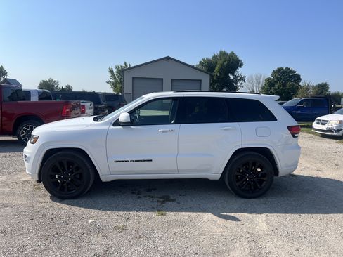 Used 2017 Jeep Grand Cherokee Altitude AWD/4WD image 1