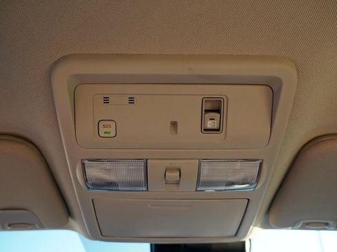 Used 2024 Nissan Titan SV w/ SV Convenience Package image 39