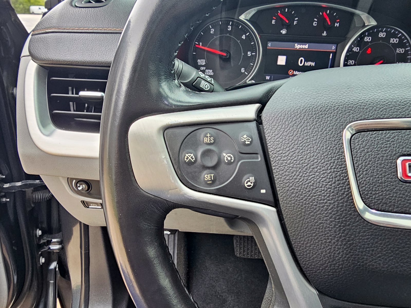 Used 2019 GMC Terrain SLT w/ Infotainment Package II AWD/4WD image 16
