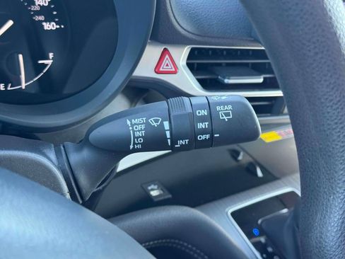 Used 2025 Toyota Sienna LE AWD/4WD image 25