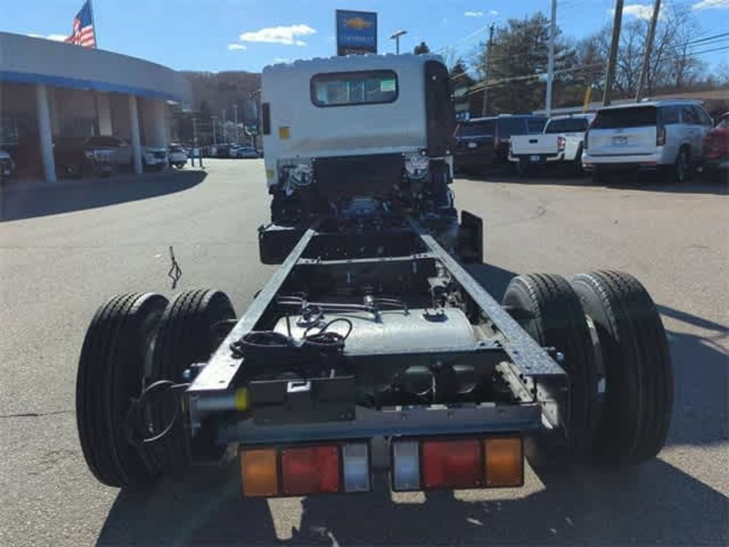 Used 2024 Chevrolet Low Cab Forward 4500 XD RWD image 21