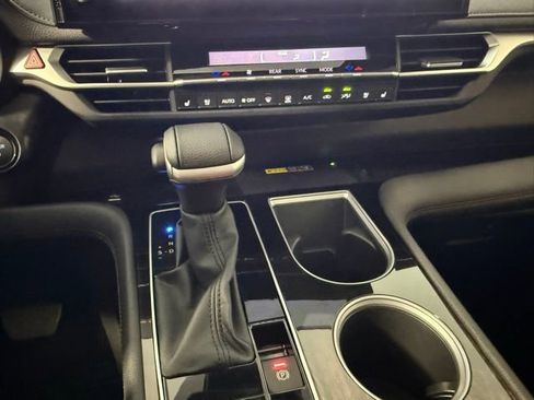 Used 2025 Toyota Sienna Platinum image 25