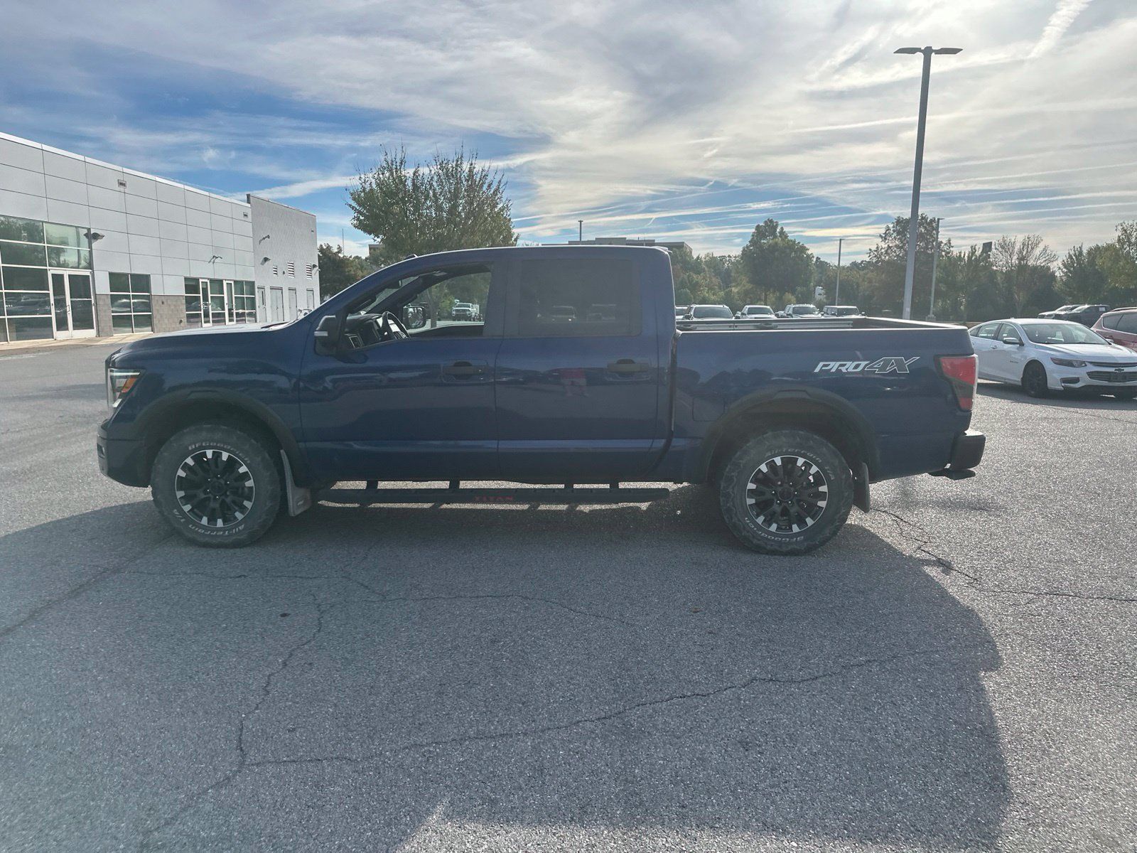 Used 2021 Nissan Titan PRO-4X w/ Pro-4x Convenience Package AWD/4WD image 11