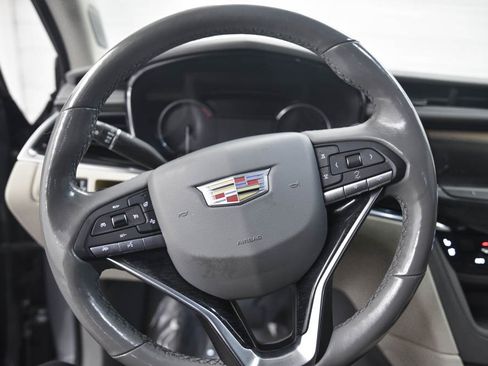 Used 2022 Cadillac XT6 Premium Luxury image 16