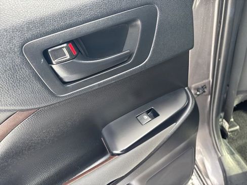 Used 2019 Toyota Highlander LE image 19