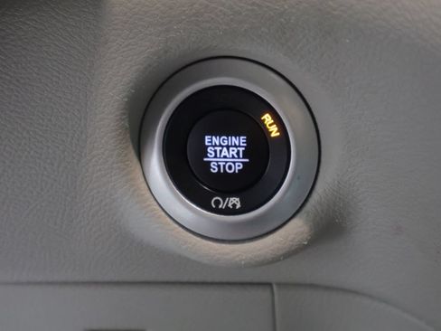 Used 2024 Chrysler Pacifica Touring-L FWD image 29