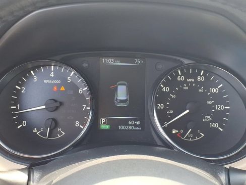 Used 2017 Nissan Rogue SV w/ SV Premium Package AWD/4WD image 7