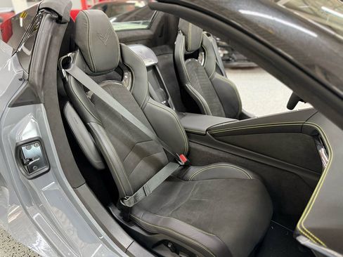 Used 2024 Chevrolet Corvette Stingray Premium Conv w/ Z51 Performance Package RWD image 18