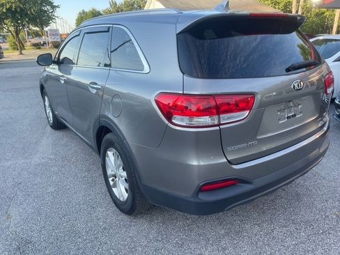 Used 2016 Kia Sorento AWD w/ LX Convenience Package image 5