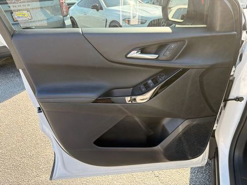 Used 2025 Chevrolet Equinox LT w/ Safety and Technology Package image 10