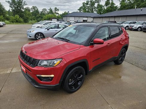 Used 2018 Jeep Compass Latitude AWD/4WD image 3