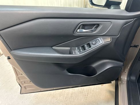 Certified 2024 Nissan Rogue SV image 26