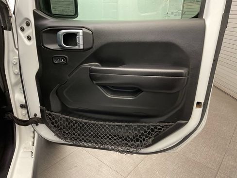 Used 2021 Jeep Gladiator Overland AWD/4WD image 25