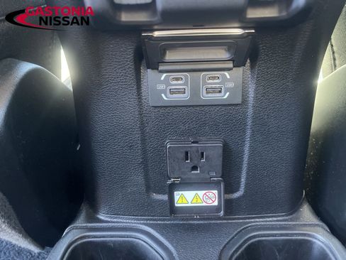 Used 2023 Jeep Wrangler Sahara image 27