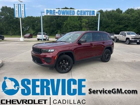 Used 2025 Jeep Grand Cherokee Altitude AWD/4WD image 1