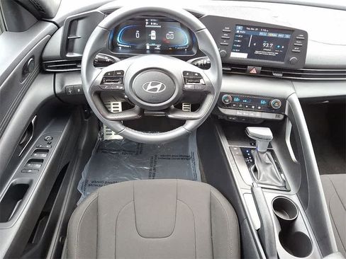 Certified 2025 Hyundai Elantra Sport image 11