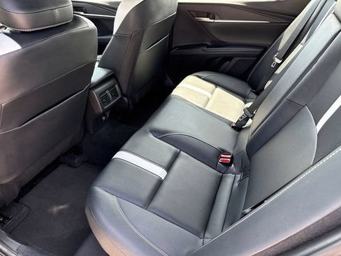 Used 2025 Toyota Camry SE FWD image 17