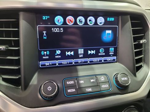 Used 2018 GMC Acadia SLE image 28