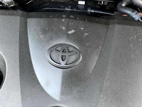 Used 2024 Toyota RAV4 LE AWD/4WD image 31