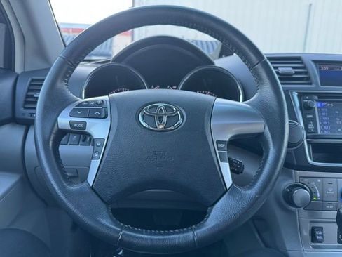 Used 2013 Toyota Highlander SE image 23