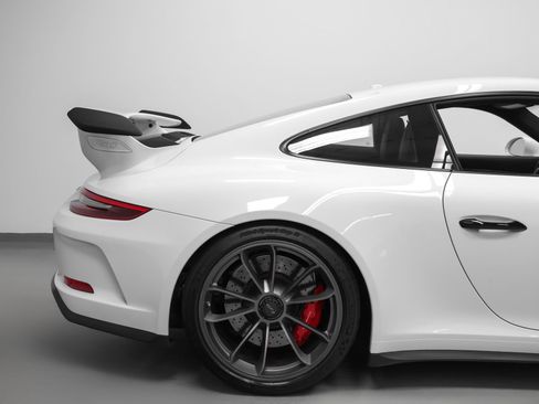 Certified 2018 Porsche 911 GT3 RWD image 15
