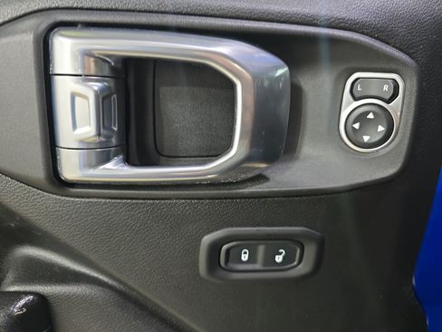 Used 2022 Jeep Gladiator Sport AWD/4WD image 25