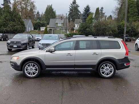 Used 2016 Volvo XC70 T5 Premier w/ Proximity Package image 2