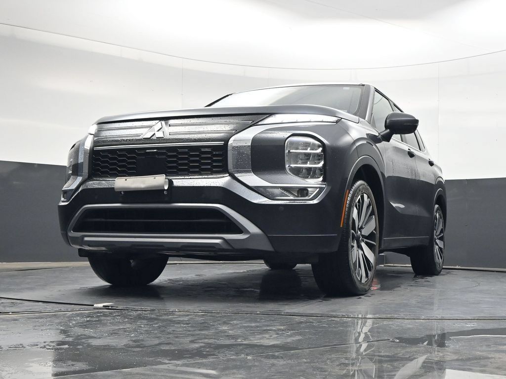 Used 2025 Mitsubishi Outlander SE FWD image 28