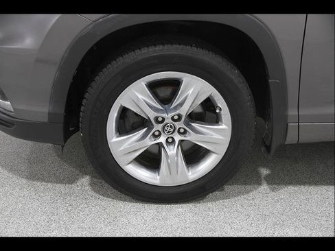 Used 2016 Toyota Highlander Limited AWD/4WD image 23