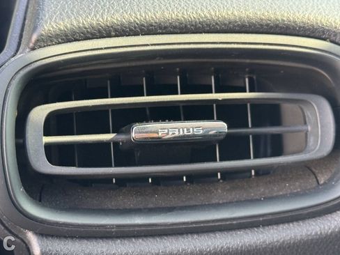 Used 2022 Toyota Prius L Eco FWD image 23