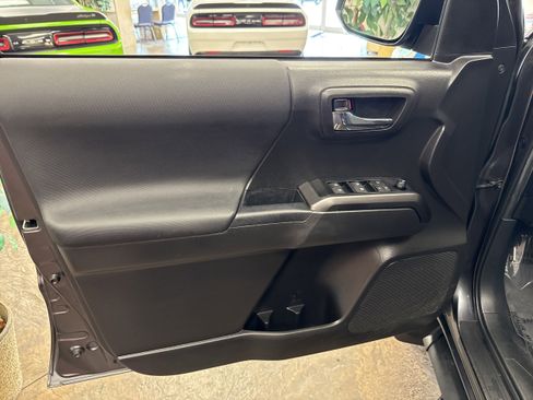 Used 2023 Toyota Tacoma TRD Sport image 23