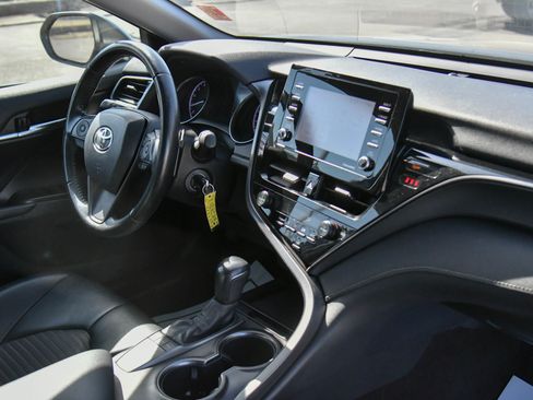Used 2022 Toyota Camry SE FWD image 38