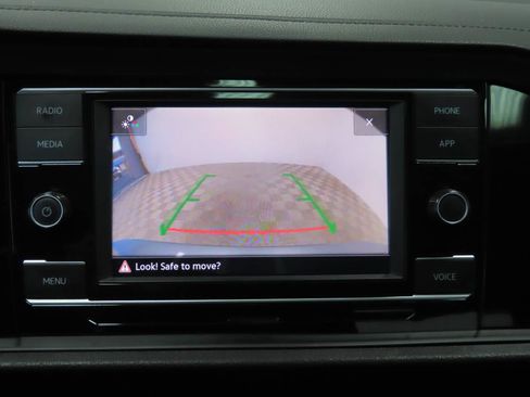 Used 2024 Volkswagen Jetta SE FWD image 12