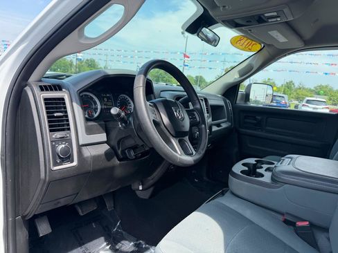 Used 2018 RAM 2500 Tradesman w/ Chrome Appearance Group AWD/4WD image 12