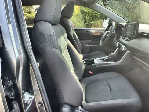 Used 2021 Toyota RAV4 LE w/ Carpet Mat Package (TMS) FWD image 12
