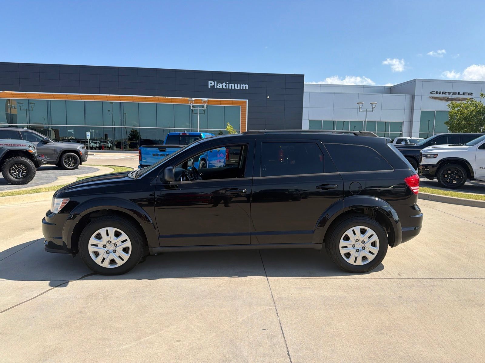 Used 2016 Dodge Journey SE w/ Flexible Seating Group FWD image 2
